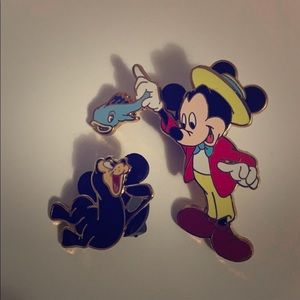 Disney Pin Set